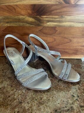 Naturalizer Women's Vanessa 3 sandal dress shoe, rhinestone block heel,slingback